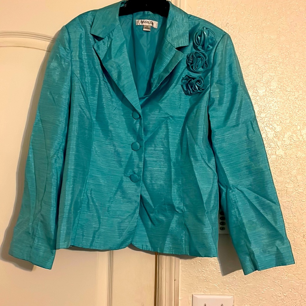 Danillo Shimmer Suit Set Jacket & Skirt.                      Size 18